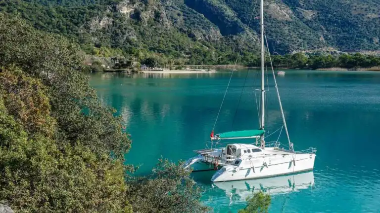 Les merveilles de Palma de Majorque en catamaran : conseils et lieux incontournables pour une croisière mémorable